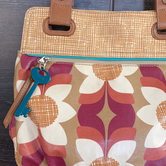 Fossil Handbags - VTG Fossil Floral Key-Per Treated Large Canvas Shoulder Bag in Cream Car…